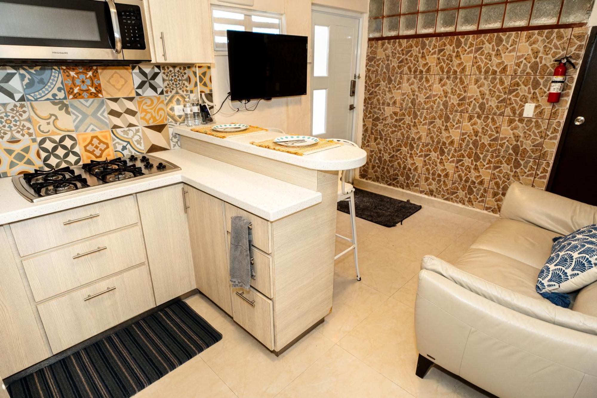 Compact Haven With Private Entrance And Free Parking And Laundry Lejlighed Ponce Eksteriør billede